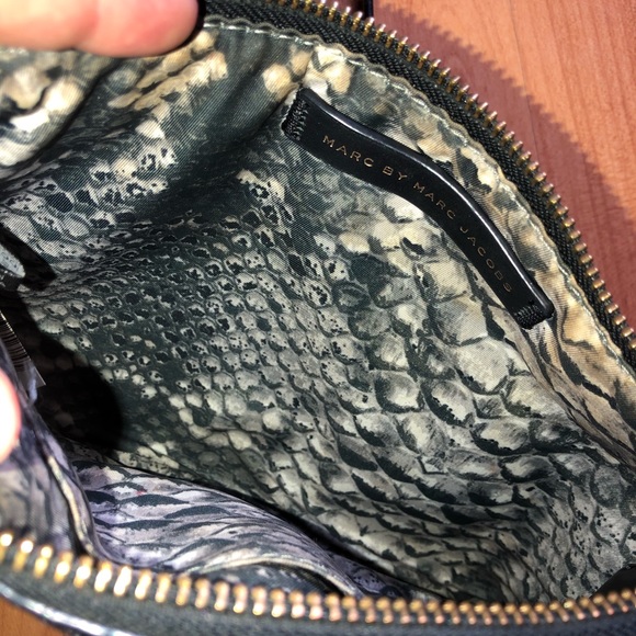 Marc by Marc Jacobs Turnlock Python Shine PercyBag - Picture 7 of 16